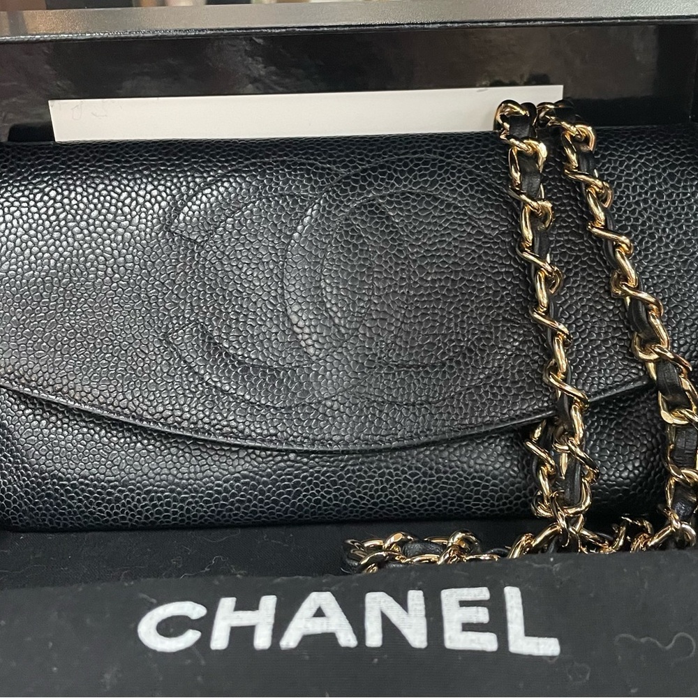 CHANEL Textured Black Crossbody Bag with Gold Chain - Picture 15 of 15